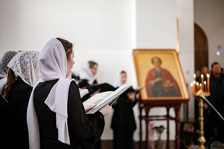 Под куполом храма